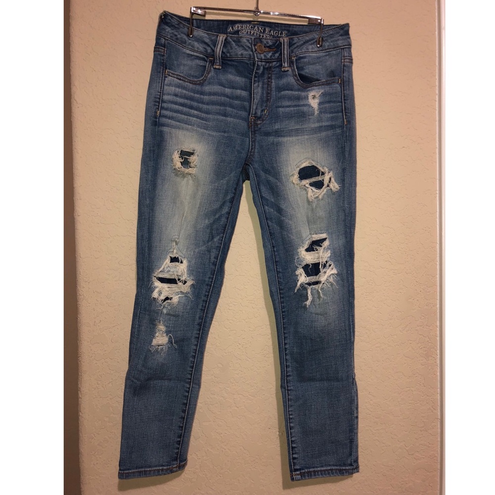 Distressed cropped denim